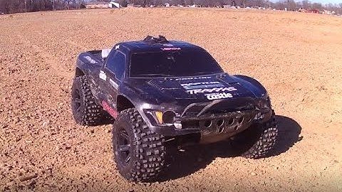 Traxxas Slash 4X4 ULTIMATE DIRT BASH! MUSIC VIDEO!