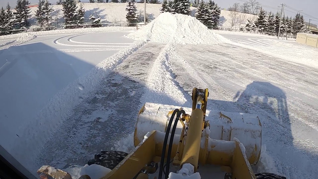 ホイールローダーで除雪