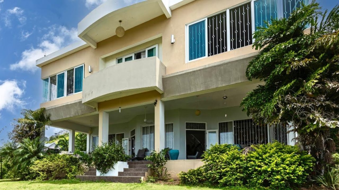 Remarkable 5 Bedroom 4 Bathroom House for sale on Bracknell Close