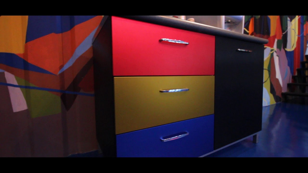 Mendekor furniture dengan kombinasi Chrome, Mirror Chrome dan Carbon 3D