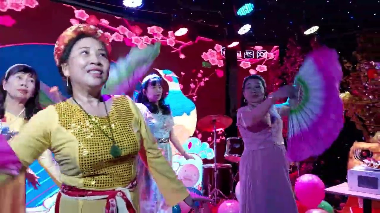 Múa xuân đẹp làm sao