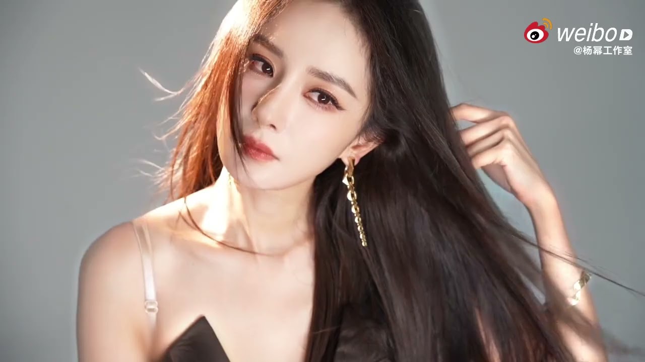 #yangmi #幂的工作日记 而当“开始”再次响起——她便把「完整的角色」，全部归还给镜头。每一帧盛放，都是对那片刻静止的应答。#yangmi杨幂 #中国电视剧年度盛典 