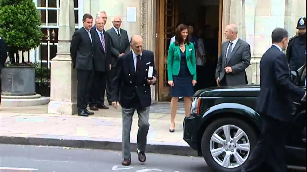 Duke of Edinburgh leaves hospital