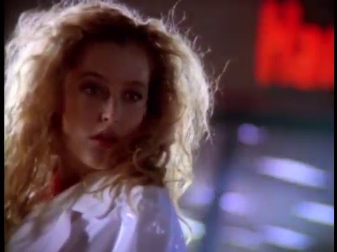 Gillian Anderson - The Hardee’s commercial - 1990 - YouTube