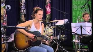 Amy Belle (UK) -  live yn Noardewyn Omrop Fryslân