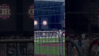 Garry Murray rockin that violin solo with Darius Rucker