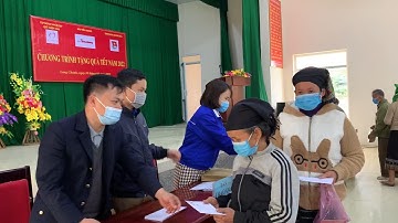 Tập đoàn Vingroup phối hợp tặng quà tại xã Yên Khương.