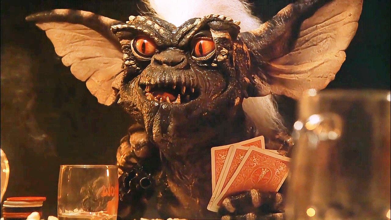 80年代经典神作！比异形更凶的萌系杀戮机器！小魔怪分裂繁殖血洗小镇！|《小魔怪》