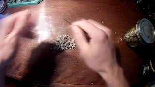 HOW TO - Break Up Weed No Grinder
