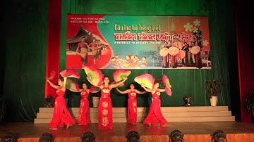 Múa "Sắc Xuân" - Sinh viên Khoa SPXHNV