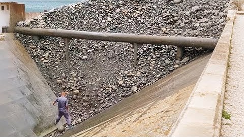 Barge unloading 4200 tons of large boulders and ore - Relaxing natural stone flow sound