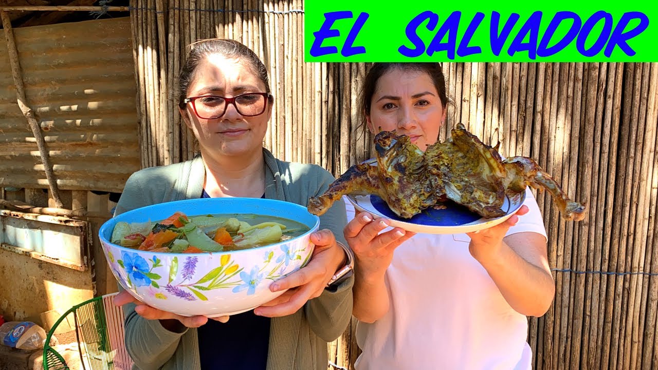Sopa de gallina salvadorena