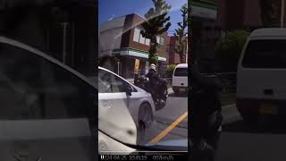 バイクに突っ込むプリウス・・#shorts #ドライブレコーダー #迷惑運転 #危険運転 #事故