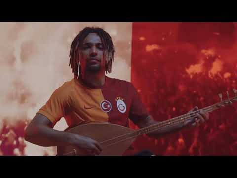Galatasaray’dan “Göndermeli” 23-24 Yeni Sezon Forma Tanıtımı 💛❤️ DJ Oliveria, Saz’da Sacha Boey 😎