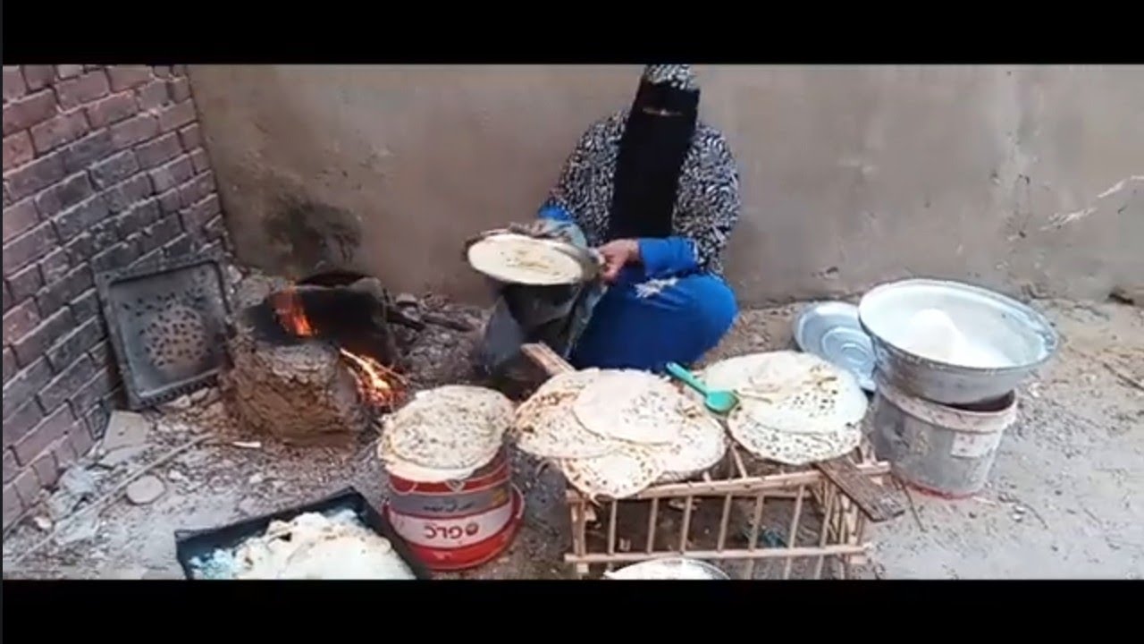تعالوا بينا نعمل العيش البتاو الطري من غير مطرحه ولا فرن العيش الصحي بتاع الصعيد علي الصاج بدون مطرح