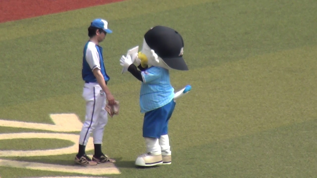 ズーちゃんのプレッシャーに負けて逃げ出すお兄さん 千葉ロッテマリーンズ 順位