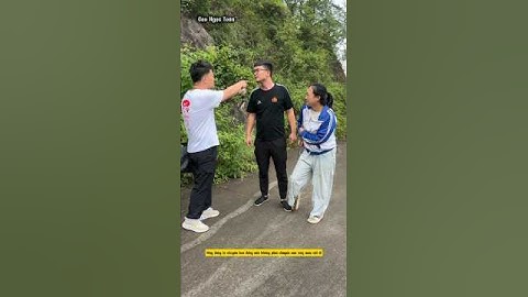 Em gái tốt bụng chờ người đánh rơi chiếc túi để trả lại nhưng lại bị anh ta lấy hết tiền #shorts