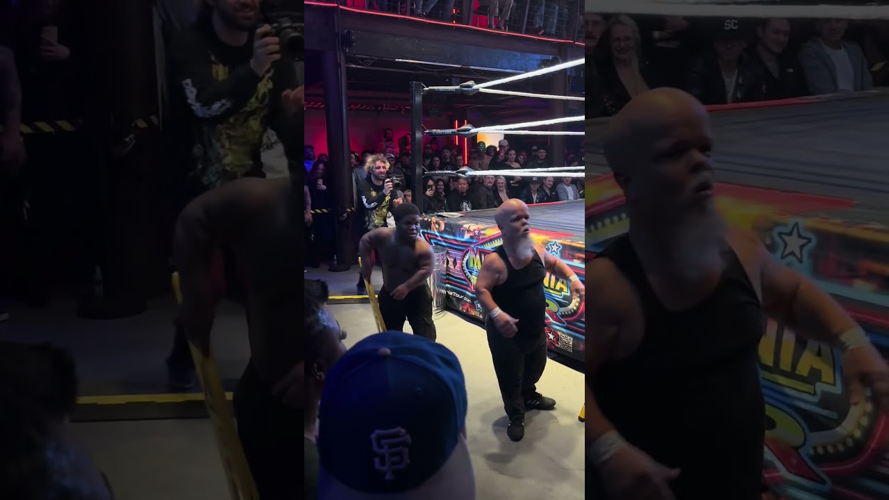 25 cent delivers a lethal blow on micro mania tour!! #micromania 