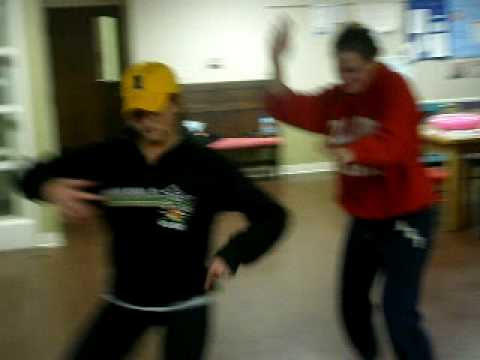 Everybody Dance Now: Alyssa and Amy Battle Electri...