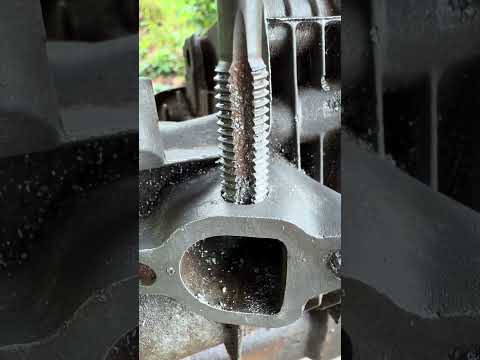 Third world backyard mechanics know this😱🇺🇸 #usa #automobile #diy #mechanic #trending #trend thumbnail