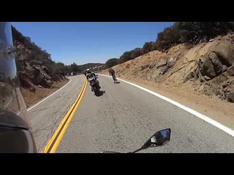 Cyclist overtakes motorcycles!