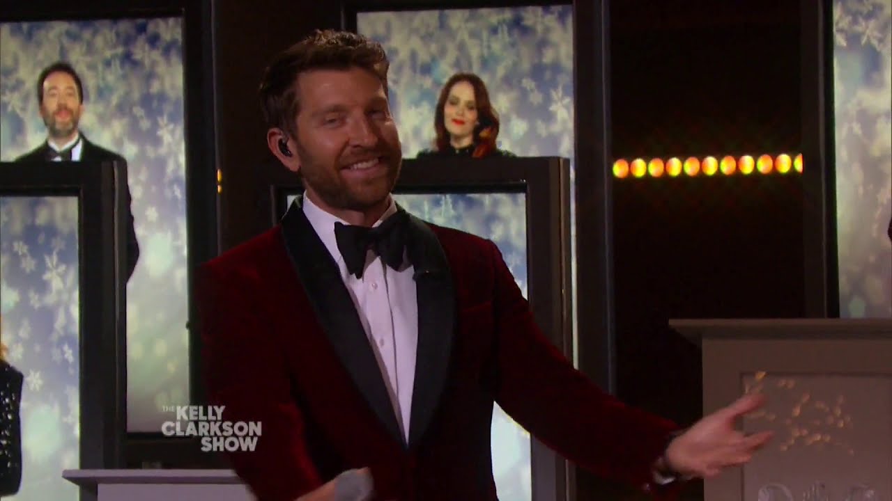 Kellyoke Under The Mistletoe With Brett Eldredge Kelly Clarkson