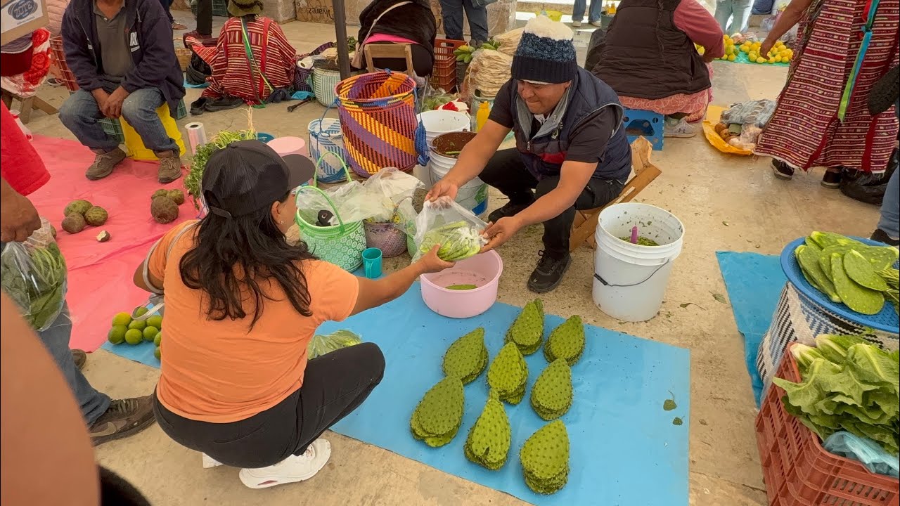 Día de plaza en Tlaxiaco región de la mixteca oaxaqueña 