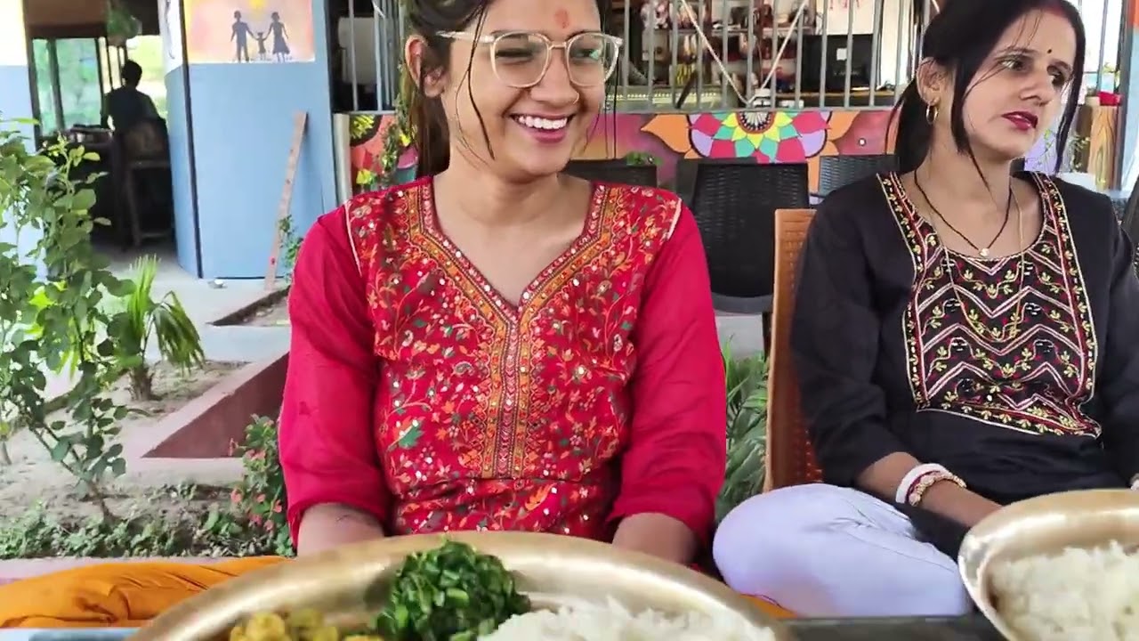 Janiye Ab Hm Log Kaha Ghumne Nikle Hai...