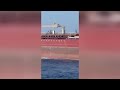 Il video dell'abbordaggio della nave ombra russa al largo di Pantelleria