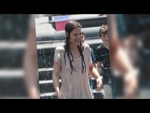 Katie Holmes Gets Soaked in a T-Shirt While Playing in a Fountain - Splash News | Splash News TV