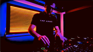 69 minutes of minimal techno madness