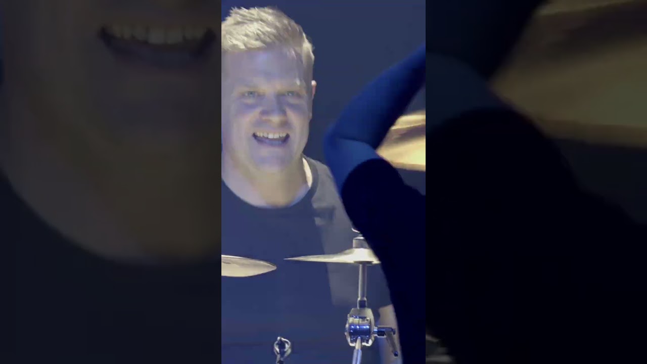 Steven Wilson plays bass!