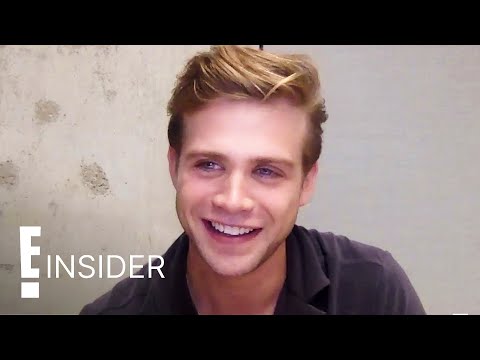 The White Lotus' Leo Woodall Reacts To Funny Sensitive Nipples Introduction | E! Insider