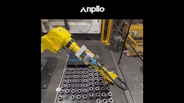 Automated equipment running process of CNC machining center, automatically grabbing parts