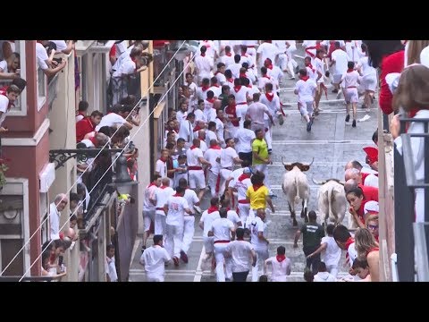 西班牙奔牛節開跑 首日5人受傷1命危 20190709 公視早安新聞