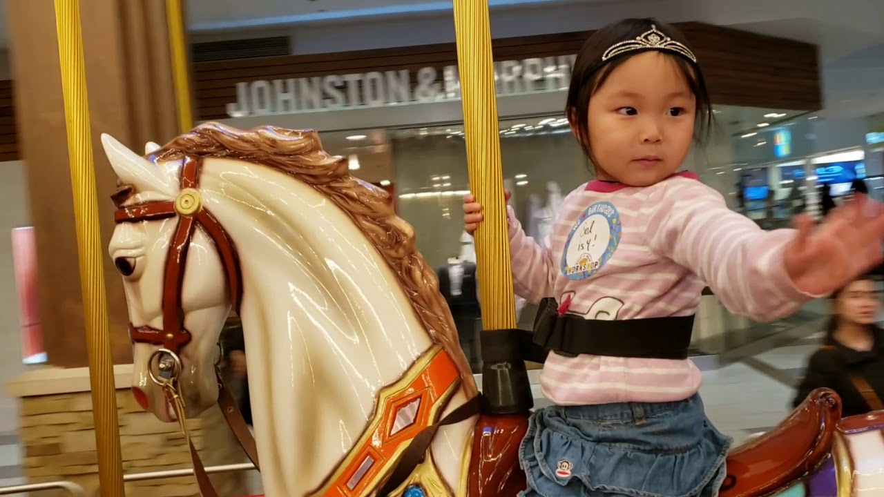 Carousel Ride at the Oak Park Mall in Overland Park, KS. 회전목마. - YouTube
