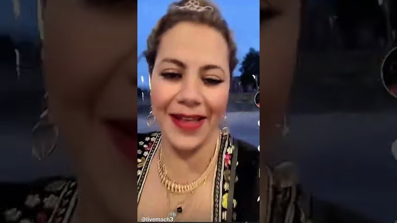 نوال بريطانيا العضمى في المحلات بالقفطان لموت تاع ضحك مع براذر مول طاكسي 😂