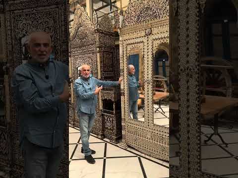 خزانة دمشقية منقوشة بآيات قرآنية تحفة من زمن الفن الأصيل