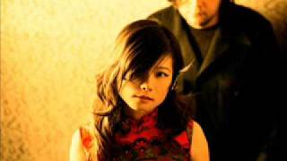 Watch Asobi Seksu Breathe Into Glass video