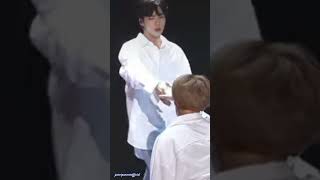 Jin crying on Jimin shoulder 🥺💜#bts #btsarmy #viralvideo #shortvideo #shorts #jin #jimin Profile