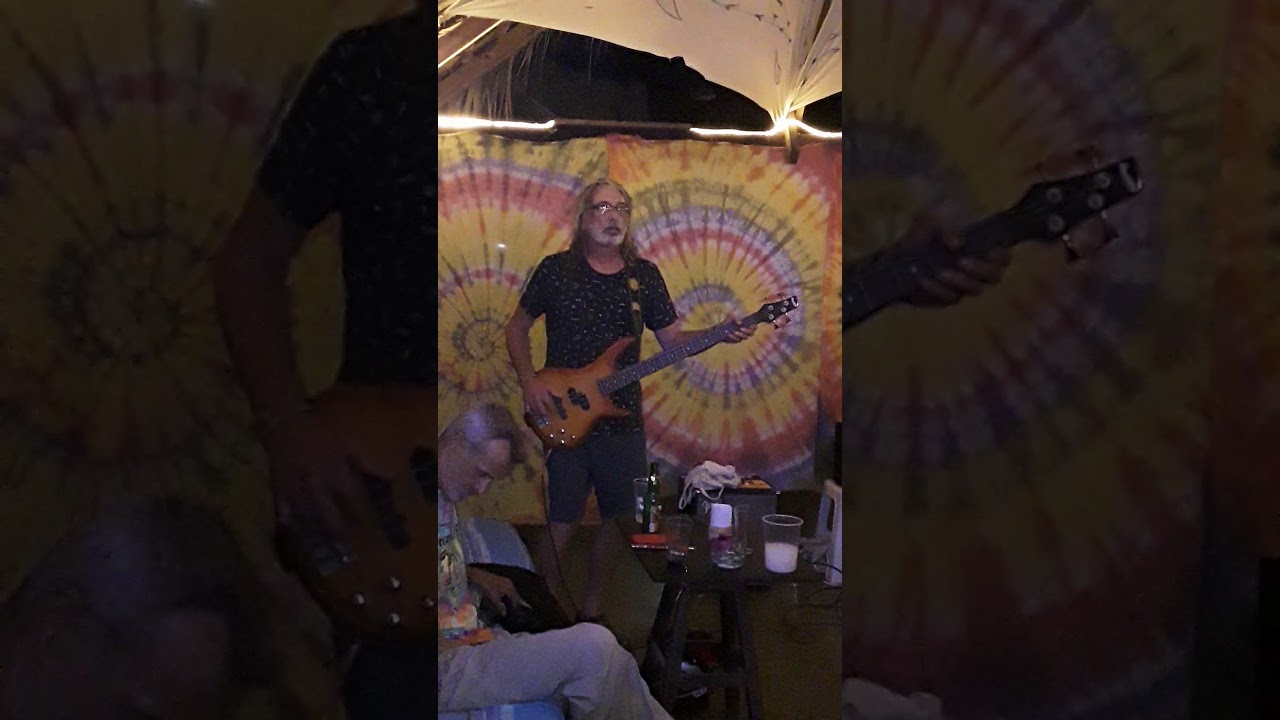 zipolite band Jean Pierre ,guitare'' genaro guitare''randy bars al bar Bongo zipolie