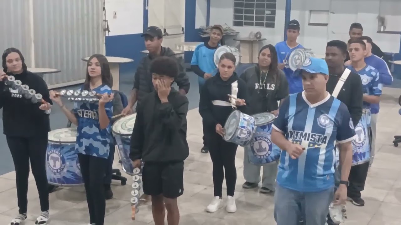Apresentação: Oficina de Bateria, da Sanguel Azul
