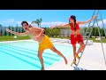 SOFÌ SI CREDE BAGNINO DELLA PISCINA!! *LUÌ STAVA PER ANNEGARE!*