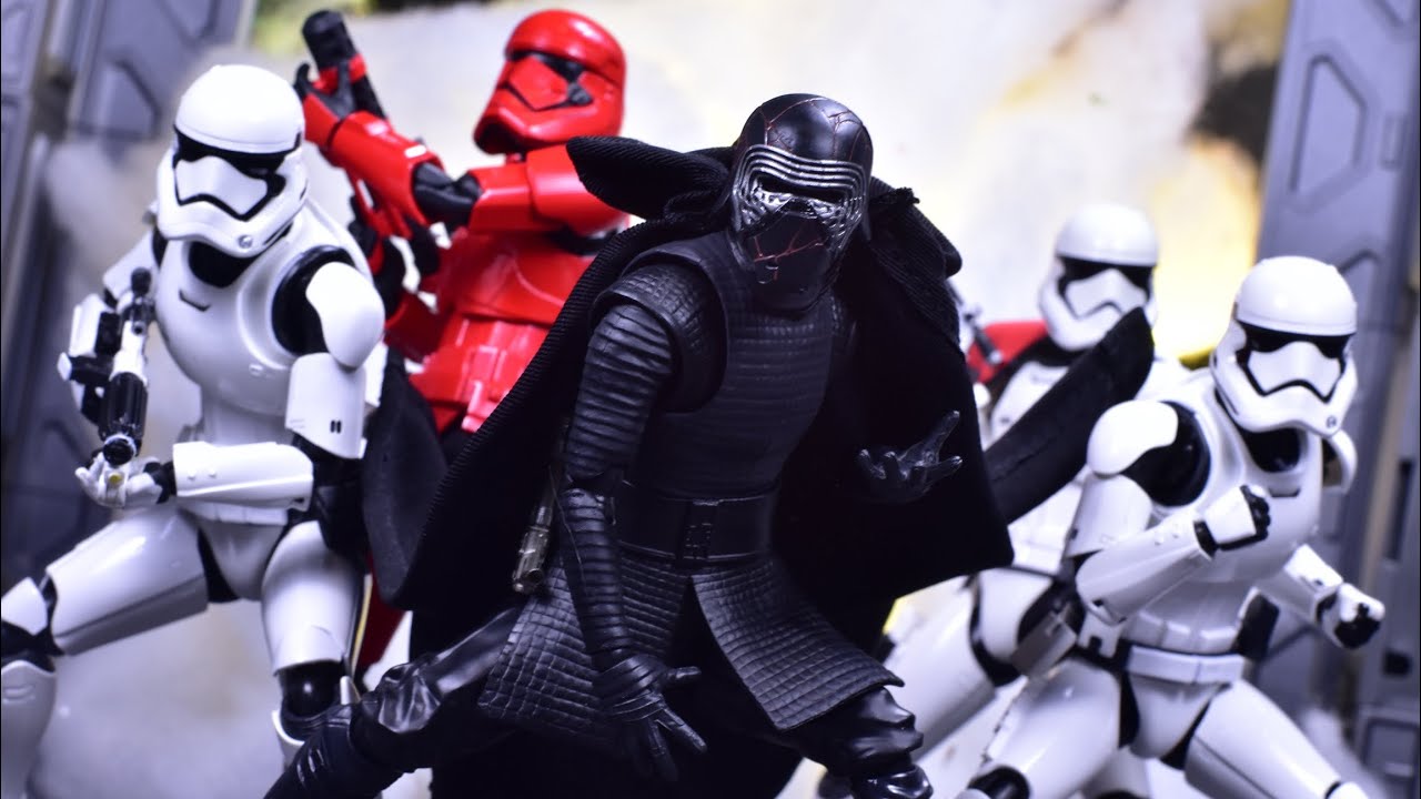 Bandai S.H.Figuarts Kylo Ren (Star Wars: L'Ascesa Di Skywalker) - Action Figure 155 Mm Con Mantello In Tessuto