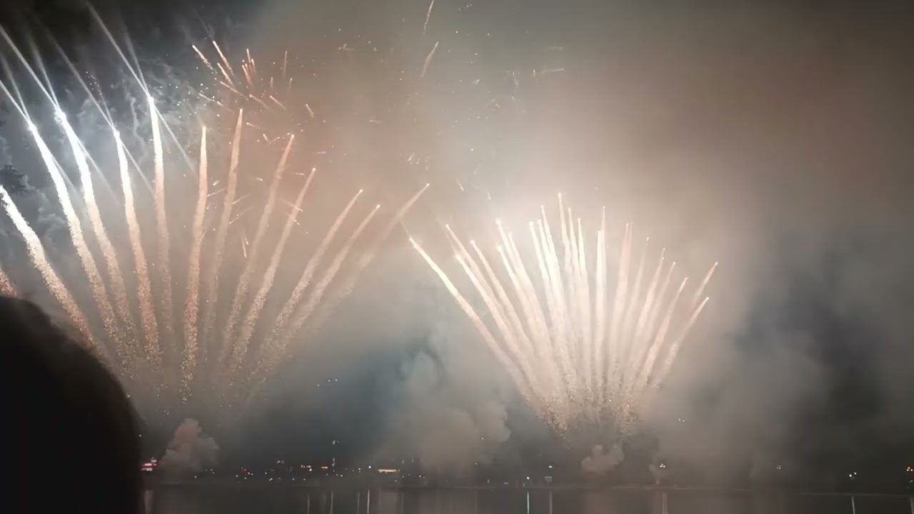 Ngồi 3 tiếng xem pháo hoa 15p ☠️✨