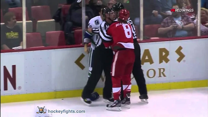 Maxim Lapierre vs Justin Abdelkader Oct 13, 2011