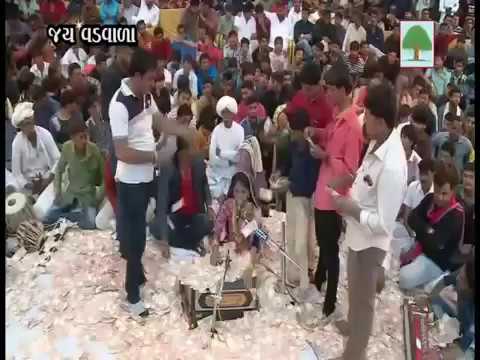 Eklo rabarisong by Geeta ben Rabari with Kirtidan gadhvi