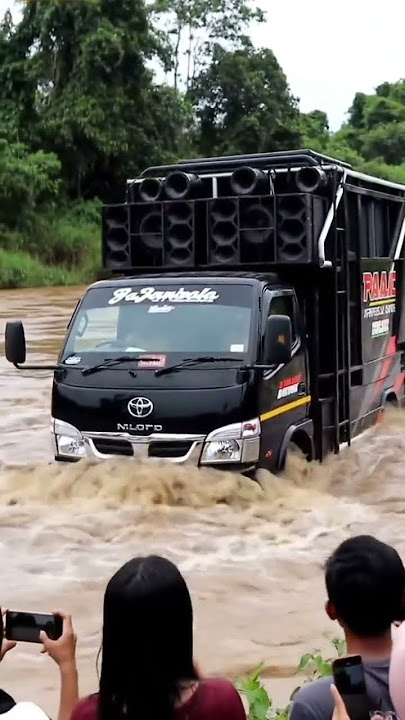 Astaga sound horeg hanyut di sungai #trukoleng #horeg #viralvideo #reels #fyp