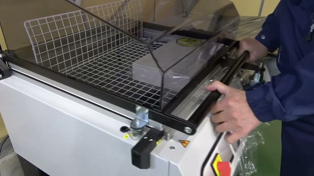 冷凍うなぎ箱の包装 一体型シュリンク包装機／REPLAY-55S evo - YouTube