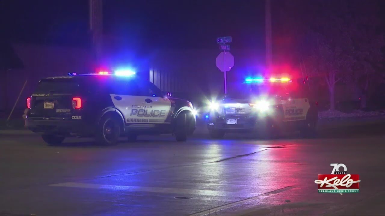 Crews respond to early morning fire in Sioux Falls - YouTube